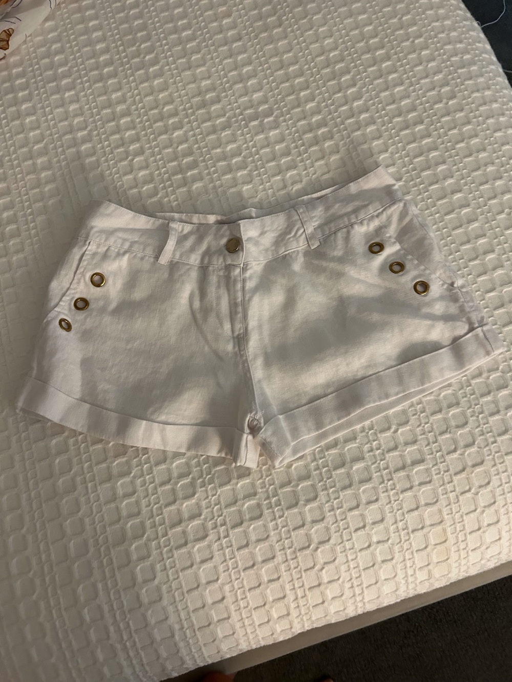 Vantarsi White Linen Shorts
